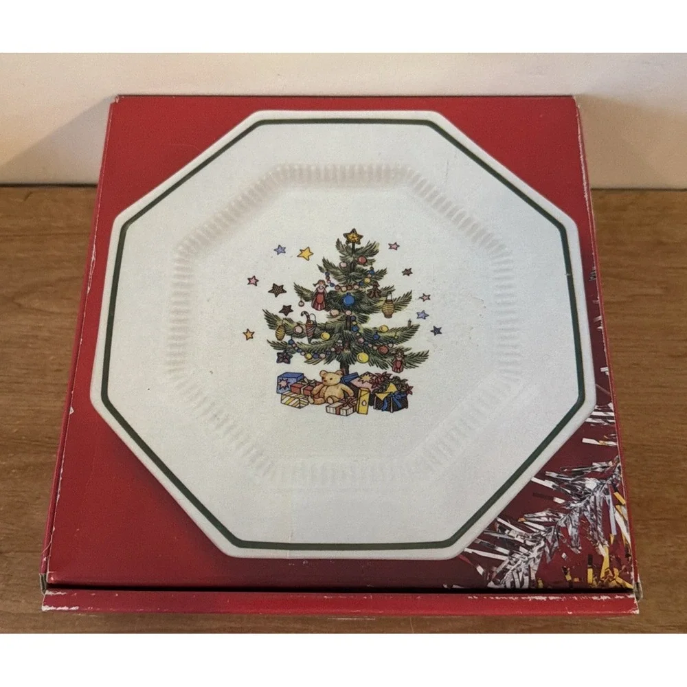Set of 4 Vintage Nikko Christmastime Octagon Salad/Dessert Plates -Japan NEW
